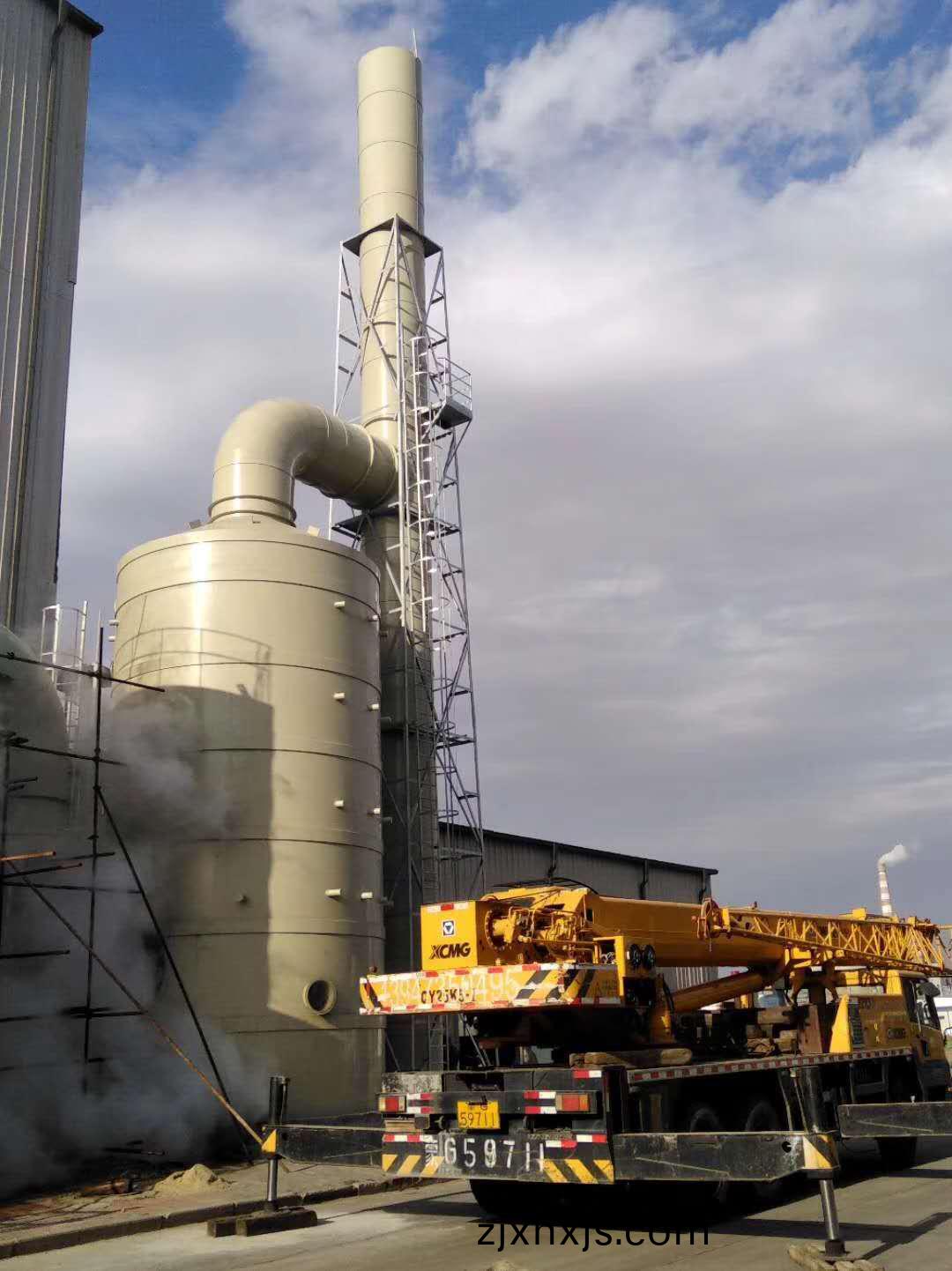 河南(nan)某公司(si)尾氣吸(xi)收(shou)墖(ta)